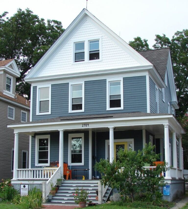 Picking the right siding contractor in Jamison, PA for your dream home with blue siding