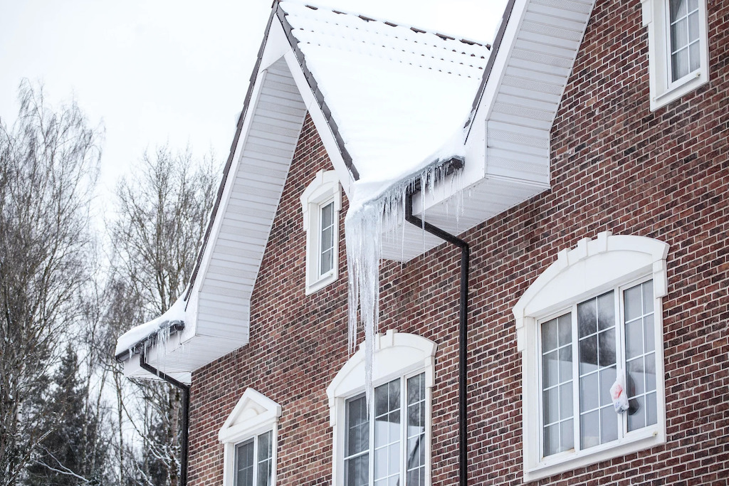 Winter roof maintenance tips in Jamison, PA for snowy roofs